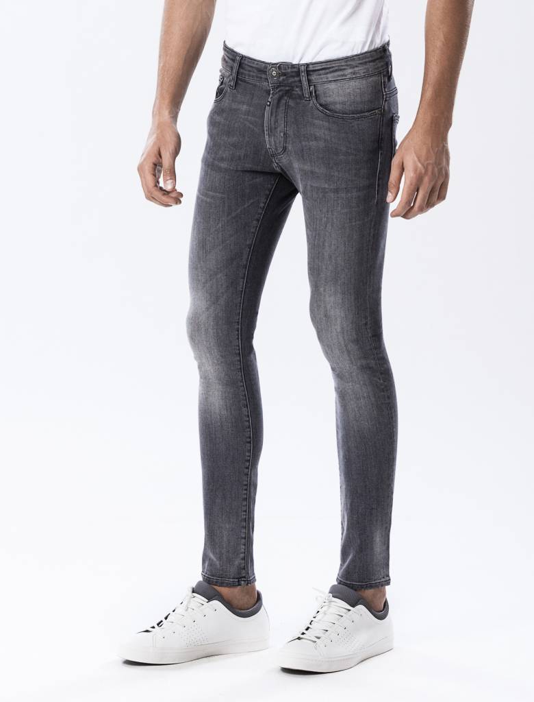 Modische und preiswerte Herren Jeans in Karlsruhe