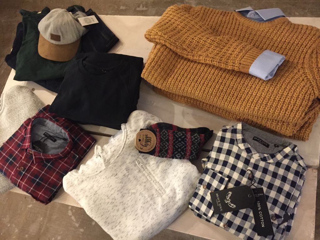 NEU: Viele neue Pullover, Hemden, Wollmützen, Schals diese Woche