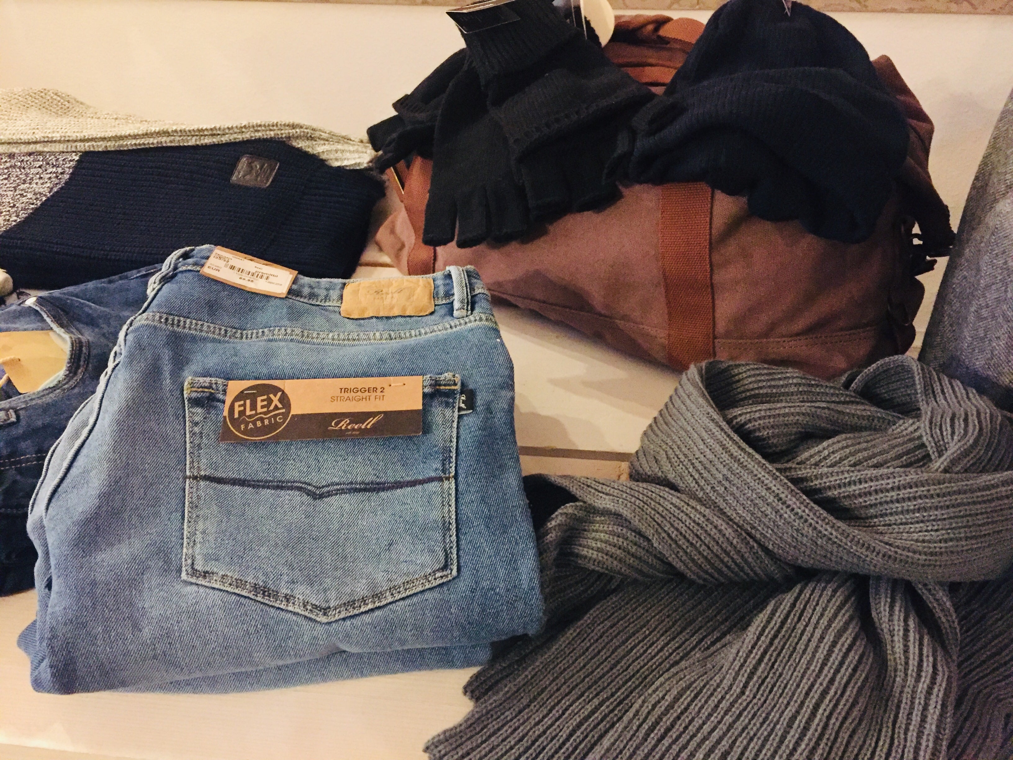 Von Jeans, Chinohosen bis Schals und Wollmützen ► UNiKAT Karlsruhe
