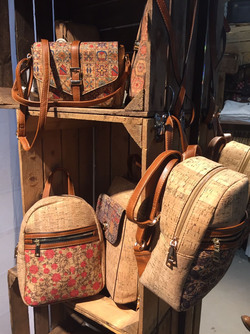 Handtaschen & Rucksäcke aus Kork | nachhaltig & fair | bei uns im Store
