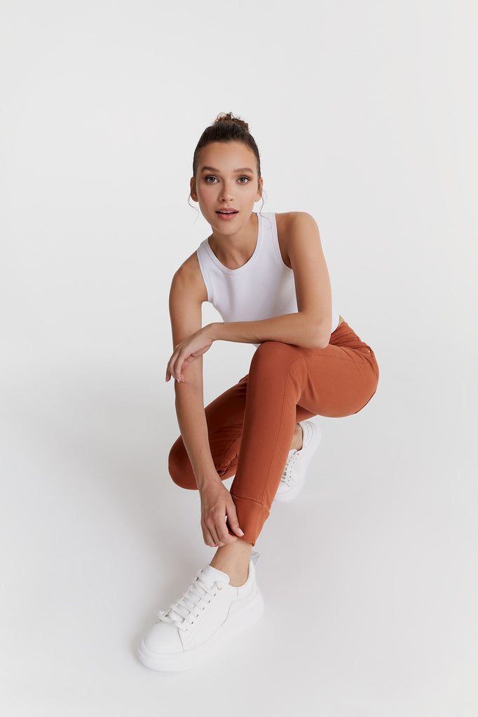 Wie sollte eine Jogpants sitzen?