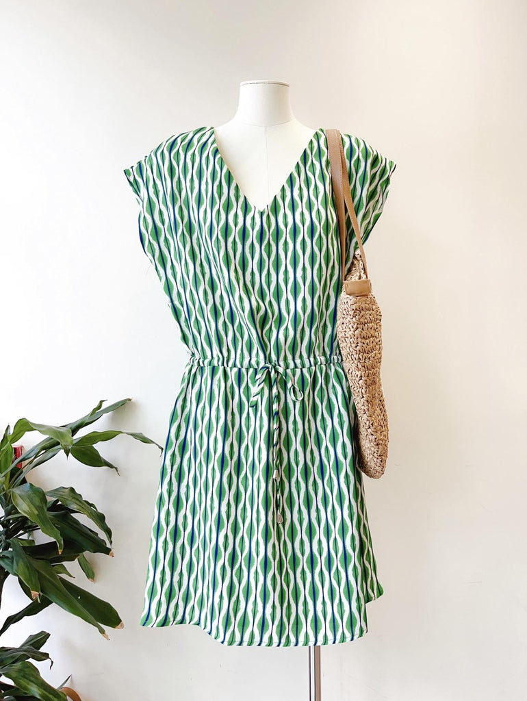 Kleid mit Seitentaschen und Gürtel