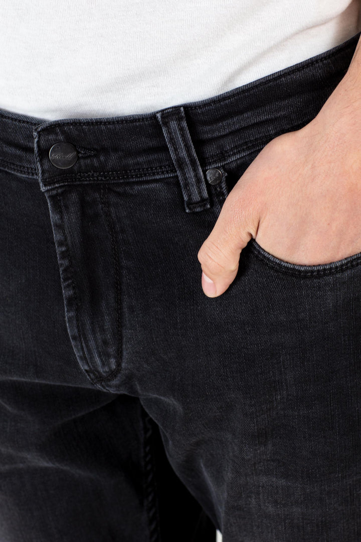 NOVA 2 Tapered Fit Jeans