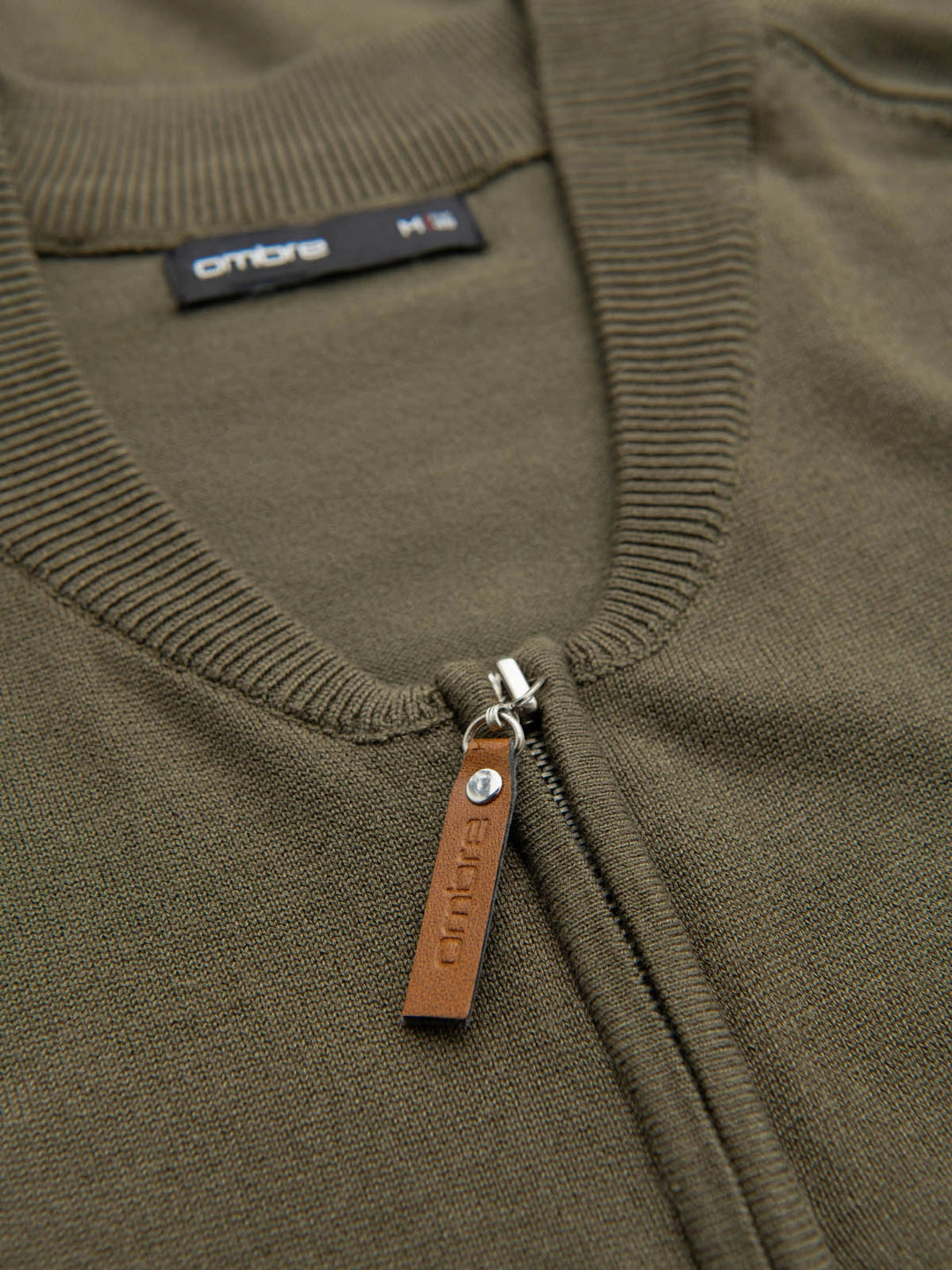 Pullover mit Ausschnitt