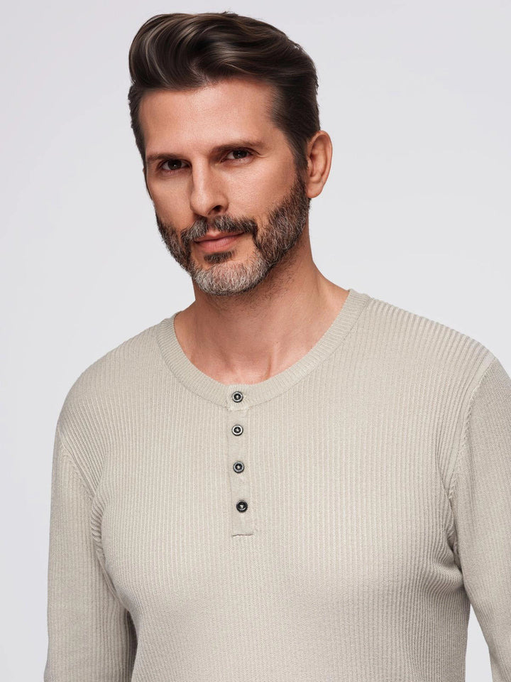 Pullover mit Knöpfen