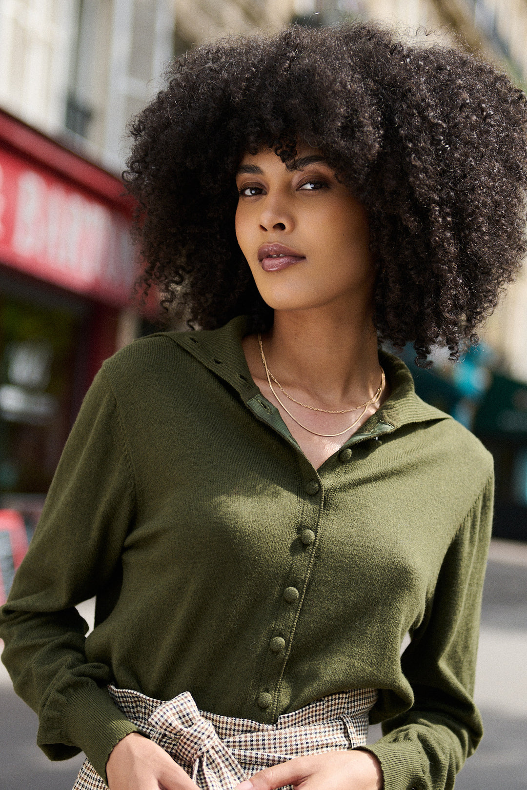 Cardigan mit Matrosenkragen aus Woll- und Baumwollgemisch