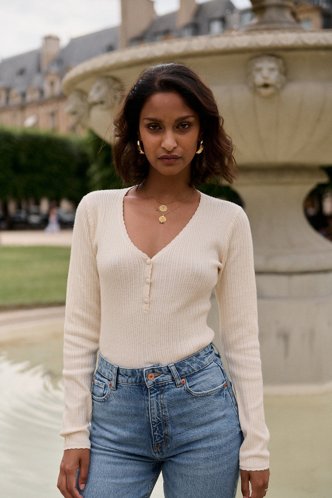 Pullover mit V-Ausschnitt aus Wolle und Baumwolle