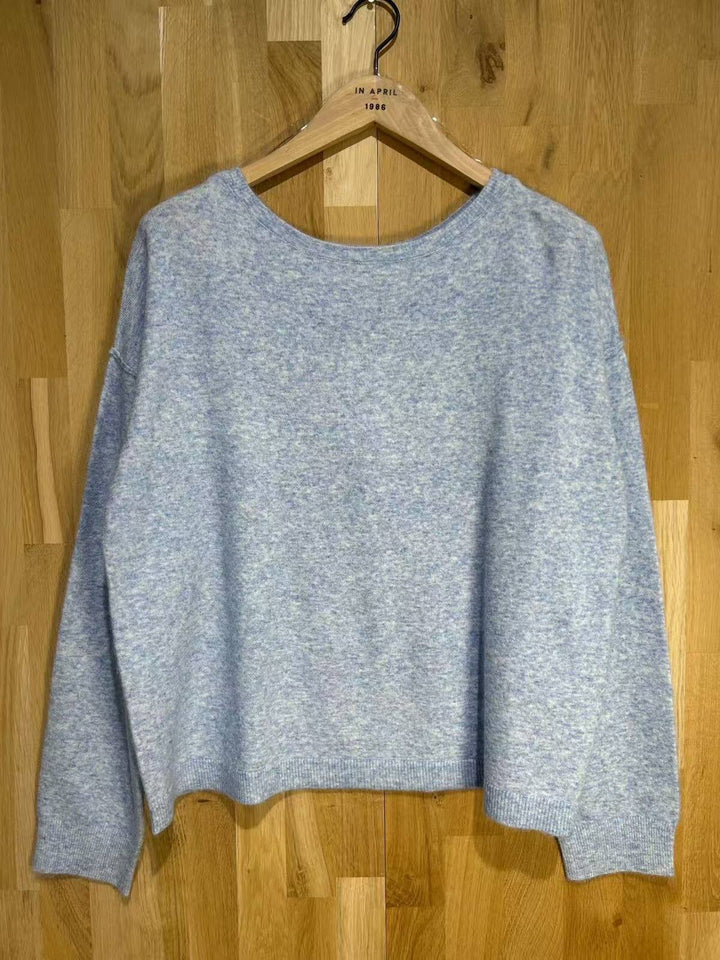 Feinstrickpullover mit U-Boot-Ausschnitt