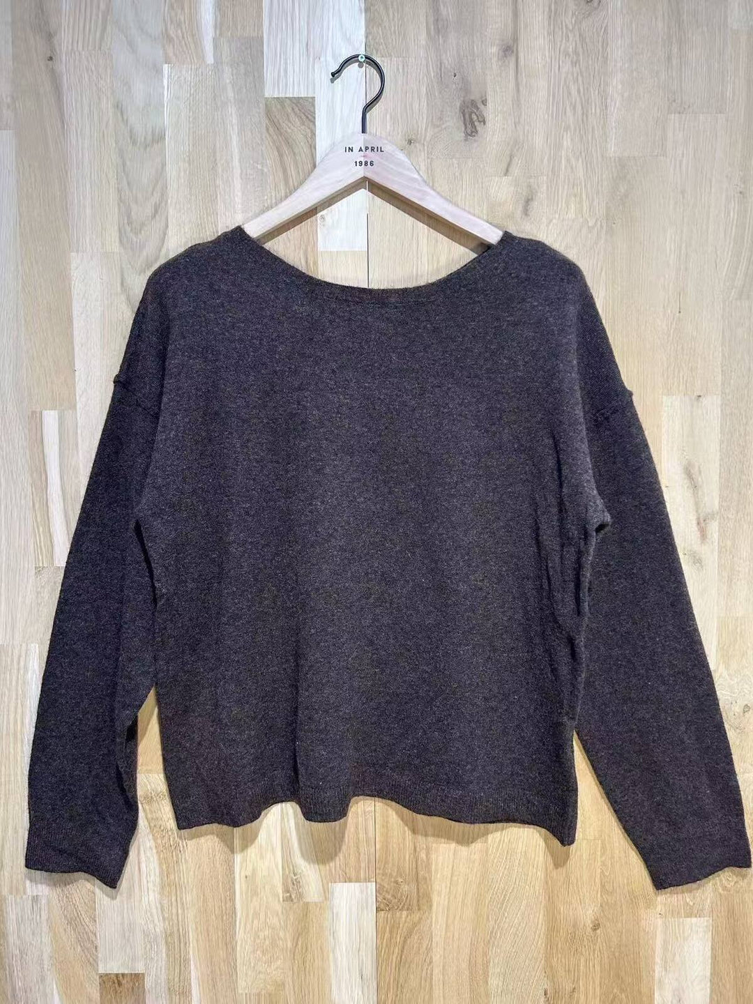 Feinstrickpullover mit U-Boot-Ausschnitt