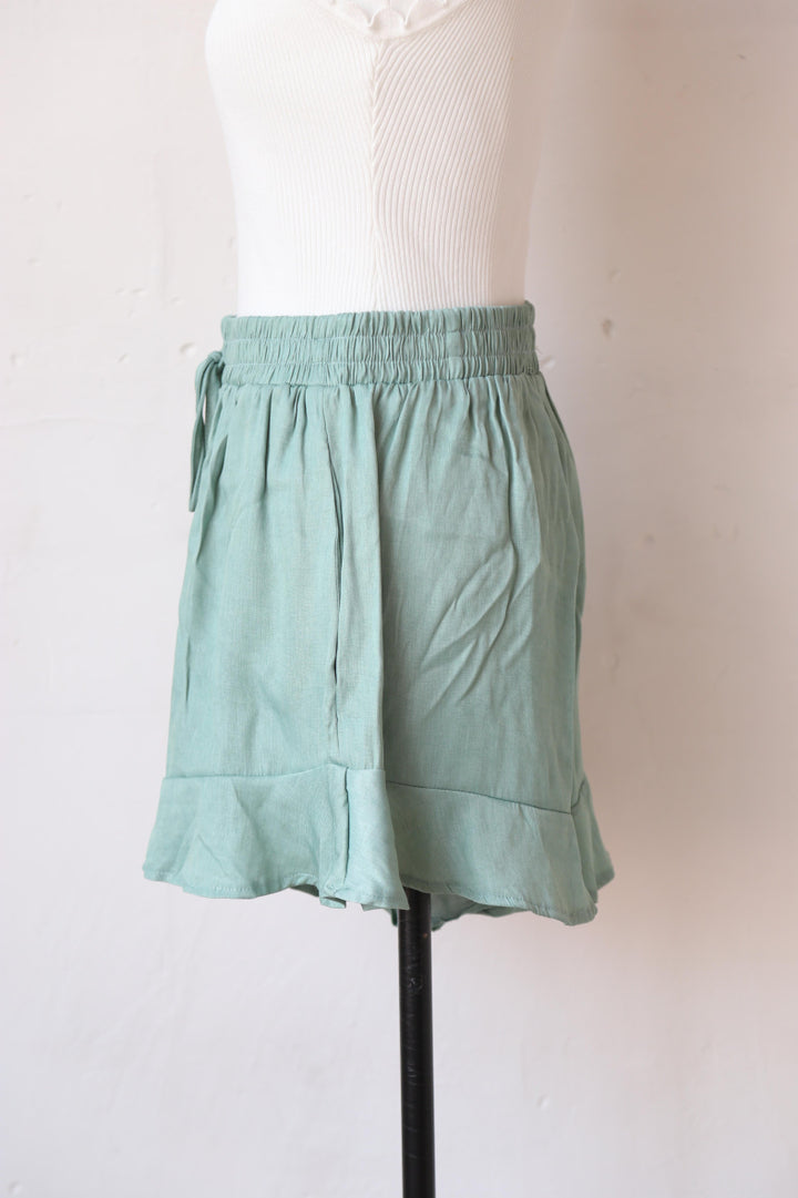 High Waist Shorts mit Rüschen