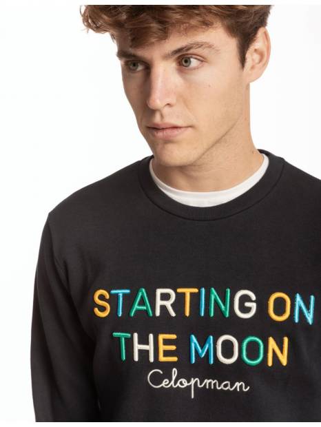 besticktes Herren Sweatshirt starting on the moon I UNiKAT Store 