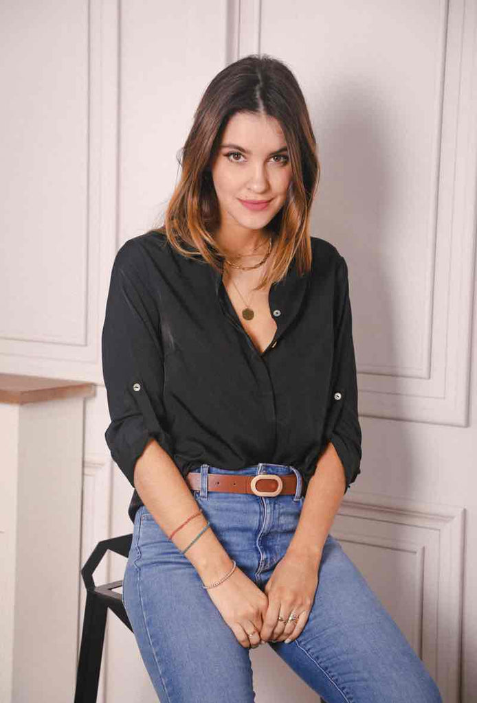 Klassische Bluse mit verstellbaren Ärmeln aus leichtem Material